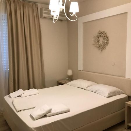 Leonidas Apartments And Suites Mola Kalyva Eksteriør billede
