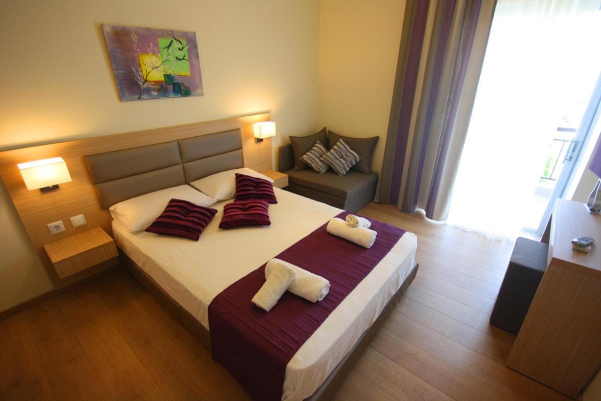 Leonidas Apartments And Suites Mola Kalyva Eksteriør billede