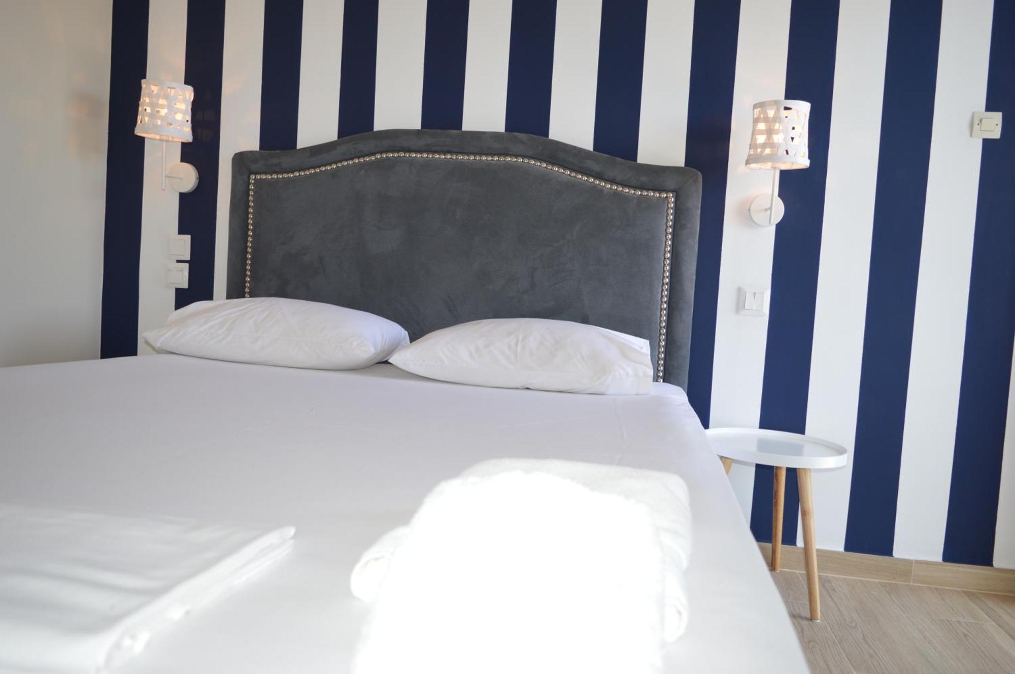 Leonidas Apartments And Suites Mola Kalyva Eksteriør billede