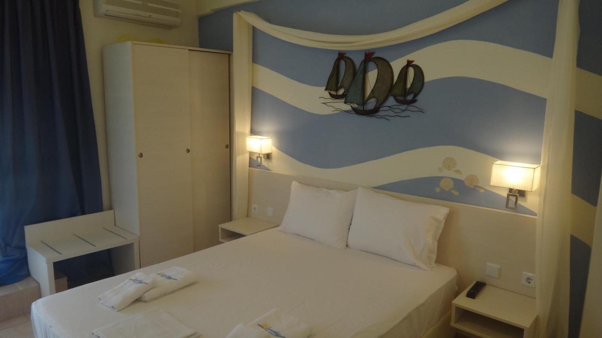 Leonidas Apartments And Suites Mola Kalyva Eksteriør billede