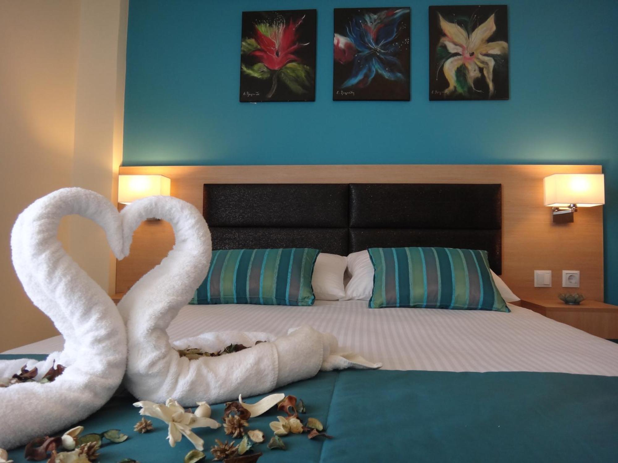 Leonidas Apartments And Suites Mola Kalyva Eksteriør billede