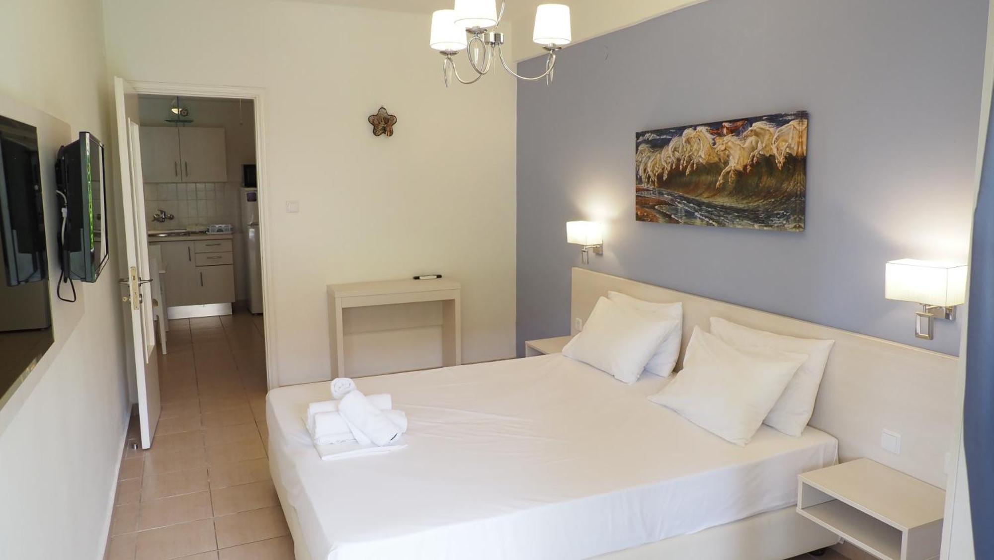 Leonidas Apartments And Suites Mola Kalyva Eksteriør billede