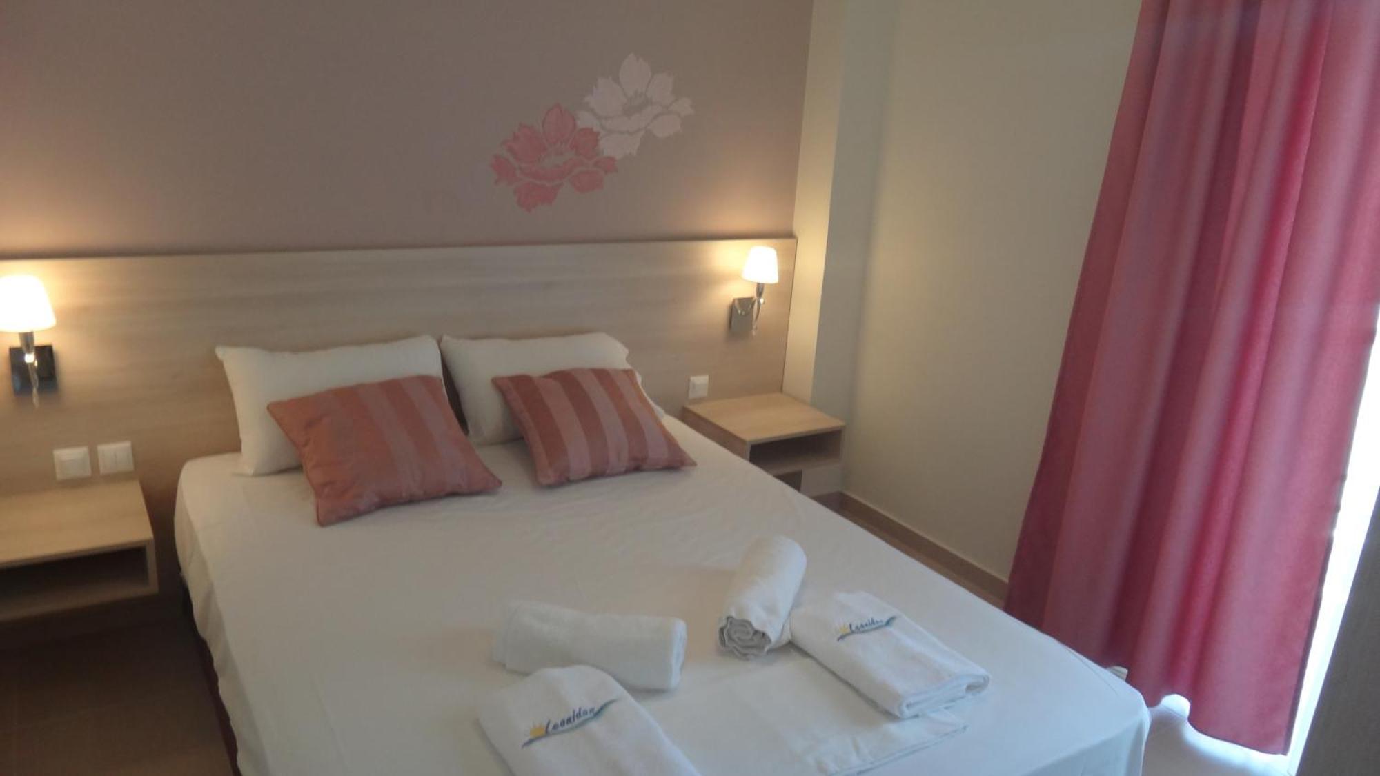Leonidas Apartments And Suites Mola Kalyva Eksteriør billede
