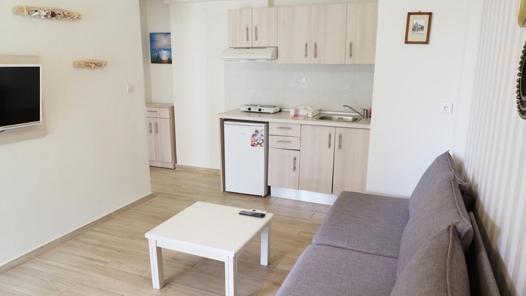 Leonidas Apartments And Suites Mola Kalyva Eksteriør billede