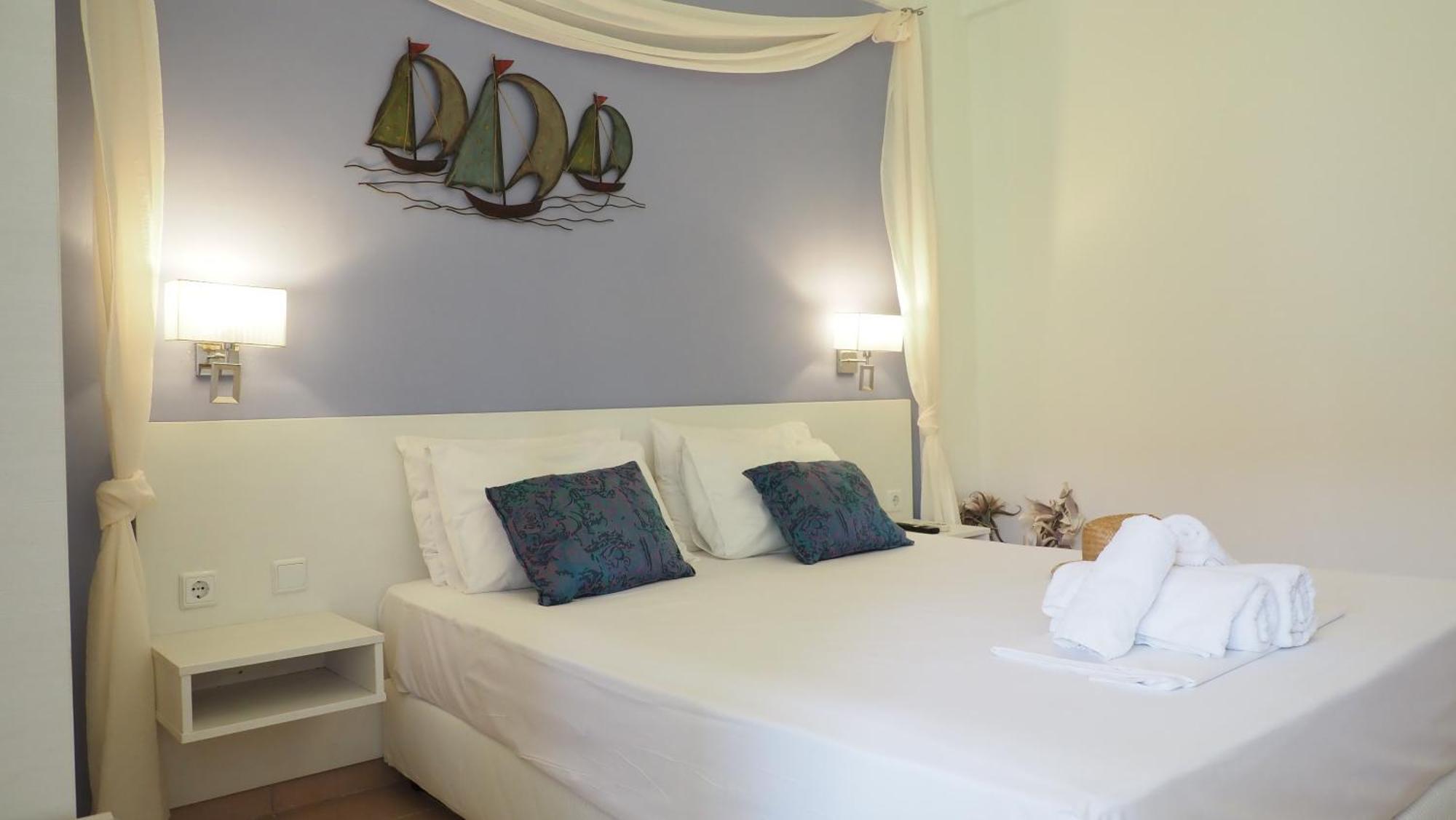 Leonidas Apartments And Suites Mola Kalyva Eksteriør billede