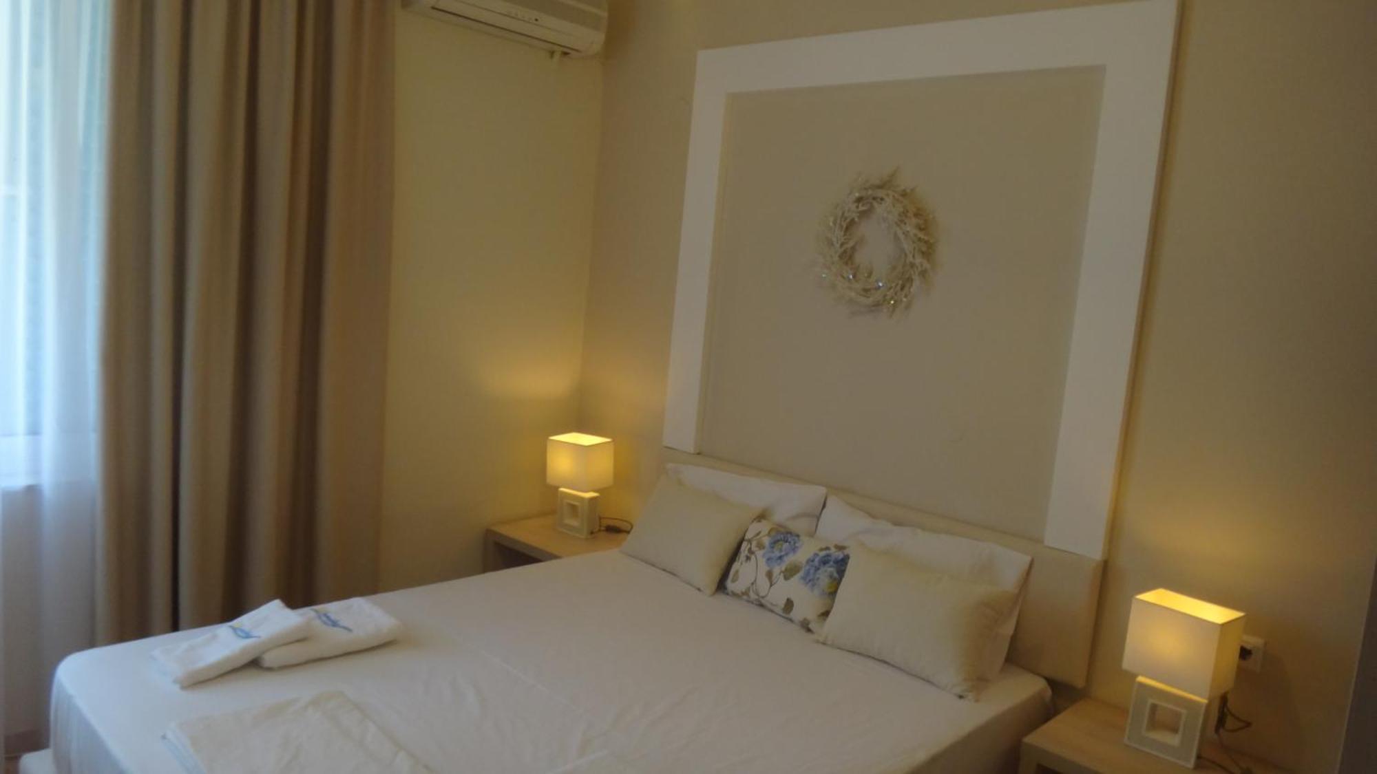 Leonidas Apartments And Suites Mola Kalyva Eksteriør billede
