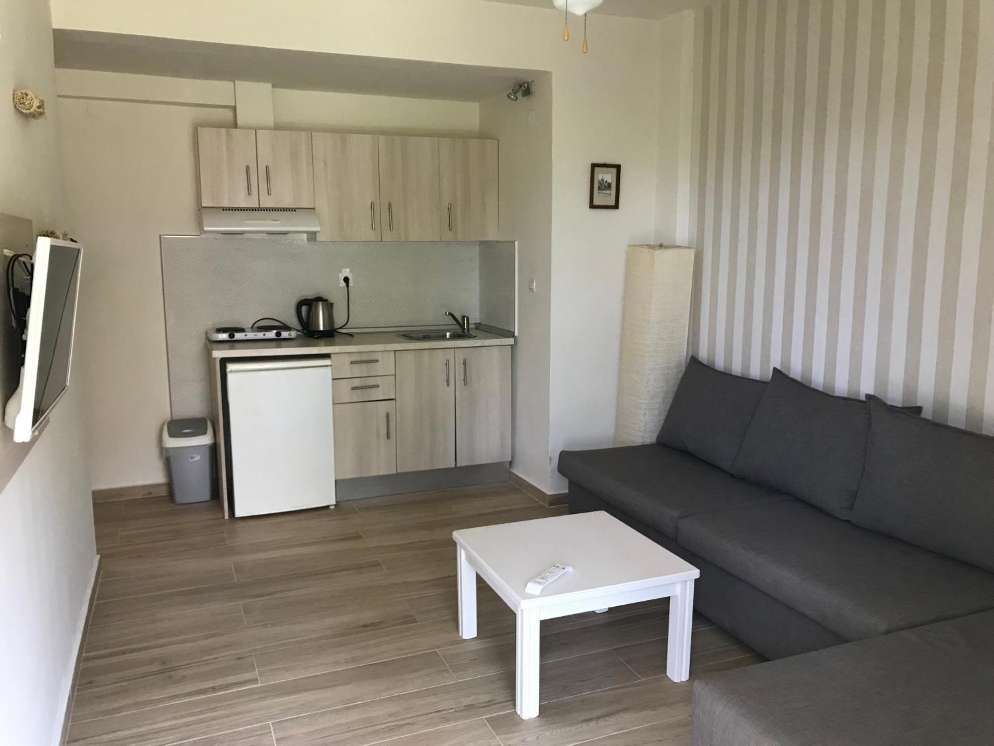 Leonidas Apartments And Suites Mola Kalyva Eksteriør billede