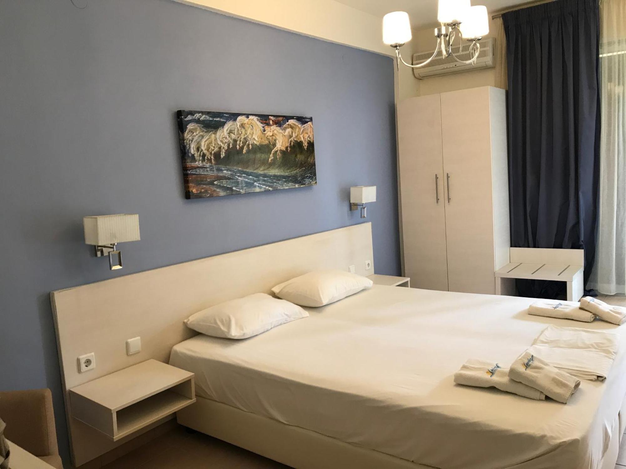 Leonidas Apartments And Suites Mola Kalyva Eksteriør billede