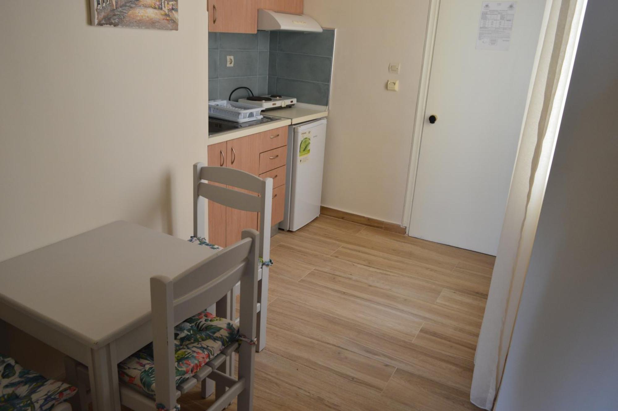 Leonidas Apartments And Suites Mola Kalyva Eksteriør billede