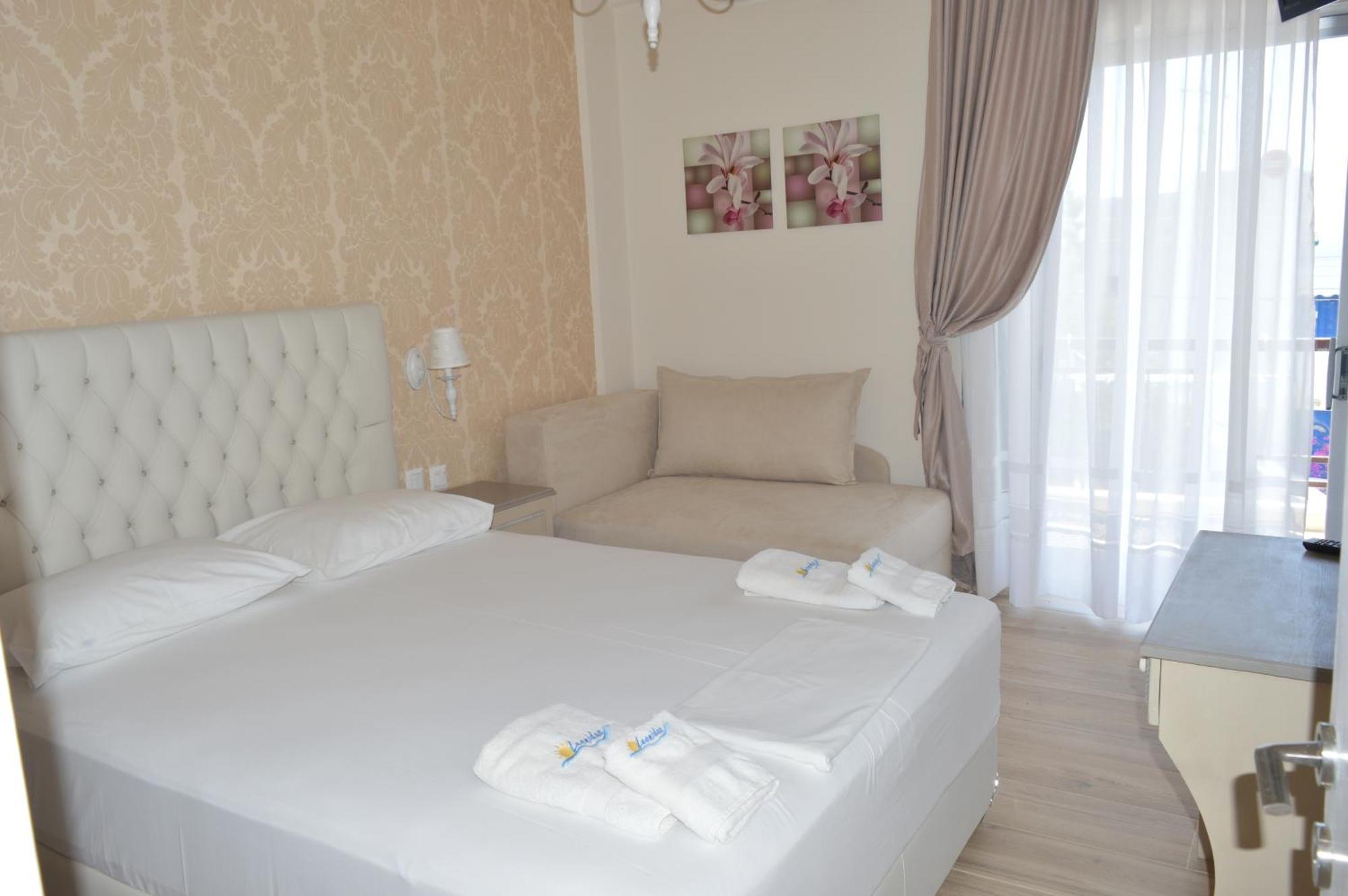 Leonidas Apartments And Suites Mola Kalyva Eksteriør billede