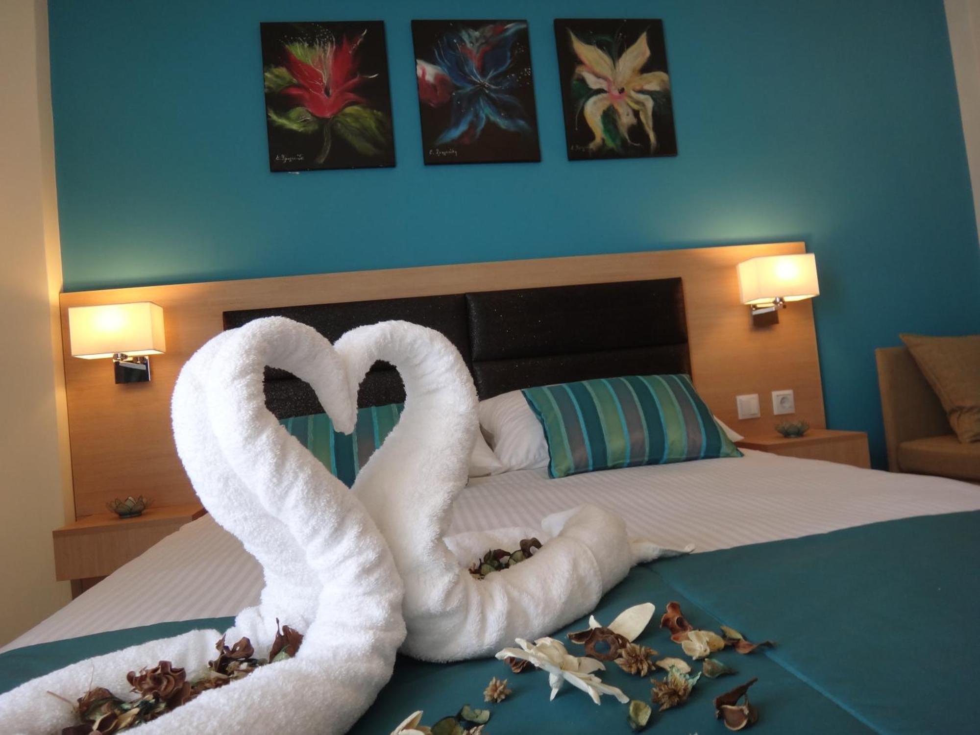 Leonidas Apartments And Suites Mola Kalyva Eksteriør billede